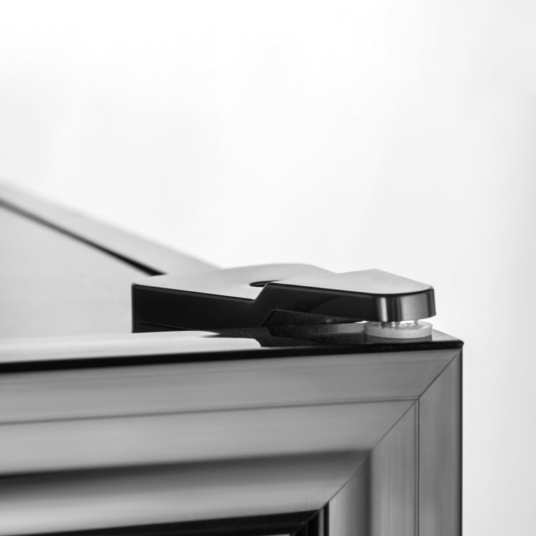 360L Getränkekühlschrank mit Glastür. Abschließbar. Komplett schwarz.