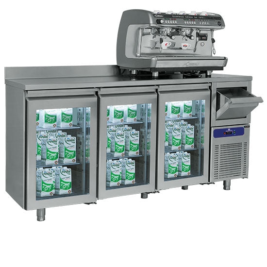 Mastro Kühltisch mit 3 Glastüren GN 1/1, Kaffeesatzschublade und Aufkantung, -2°/+8°C
