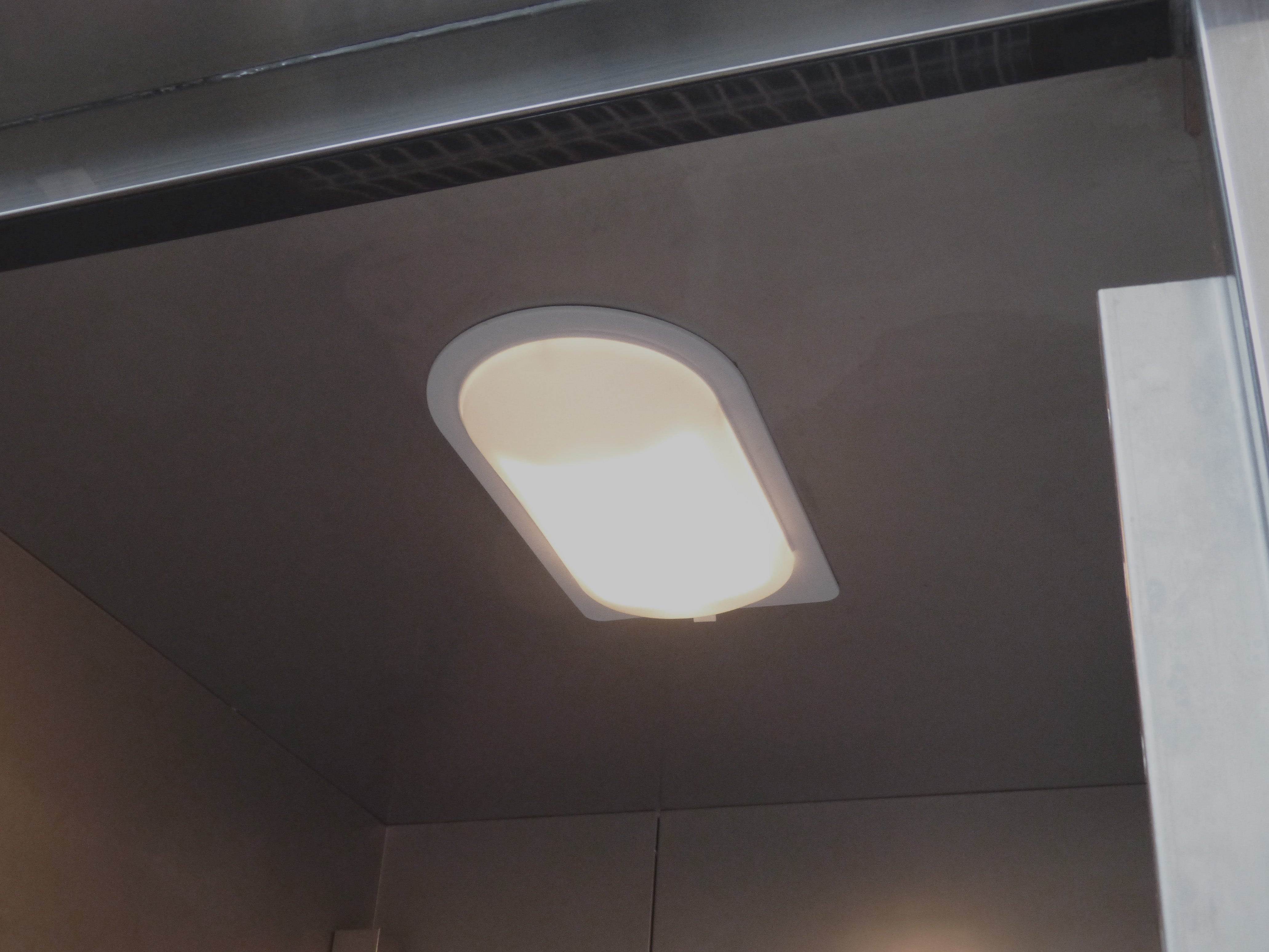 Skyrainbow Edelstahlkühlschrank, Inhalt 610 Liter, GN2/1