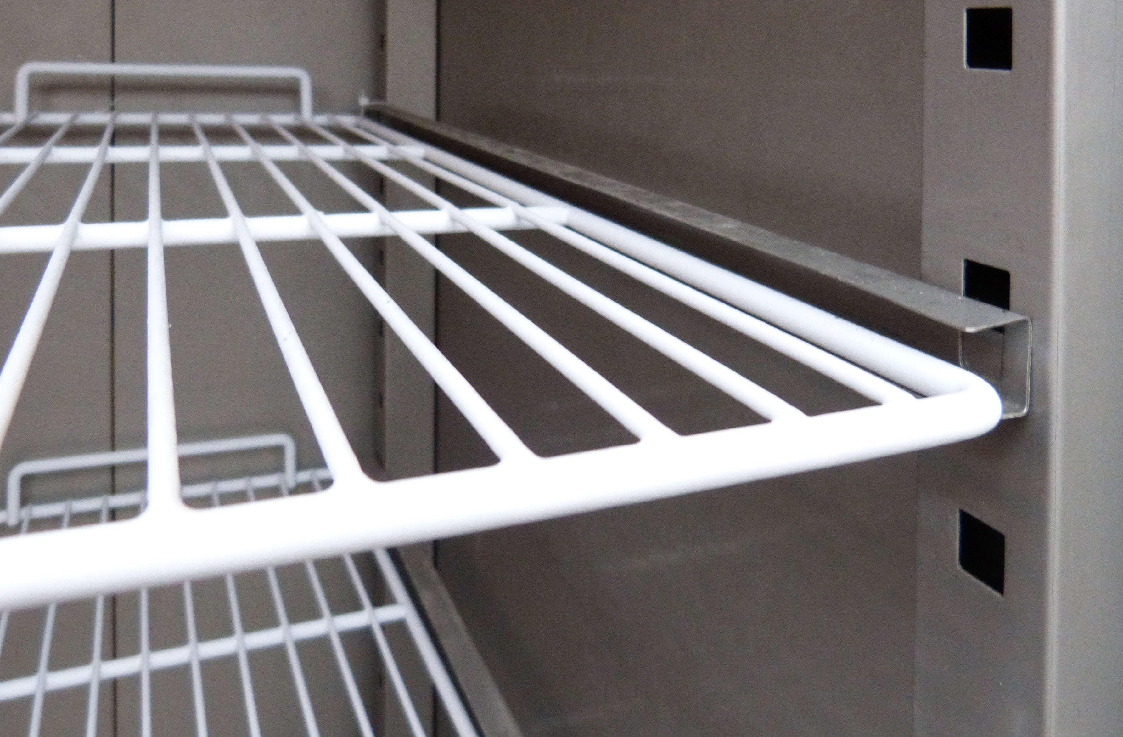 Skyrainbow Edelstahlkühlschrank, Inhalt 610 Liter, GN2/1